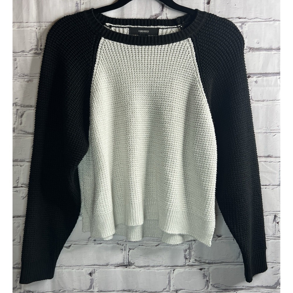 Forever 21 Women's Teen Waffle Knit Short Sweater Size M Black Cream Round Neck - Picture 9 of 9